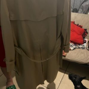 I’m selling a Burberry coat